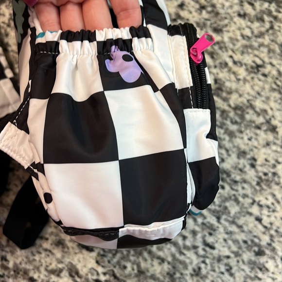 Claire’s checkered daisy small backpack - Picture 4 of 7